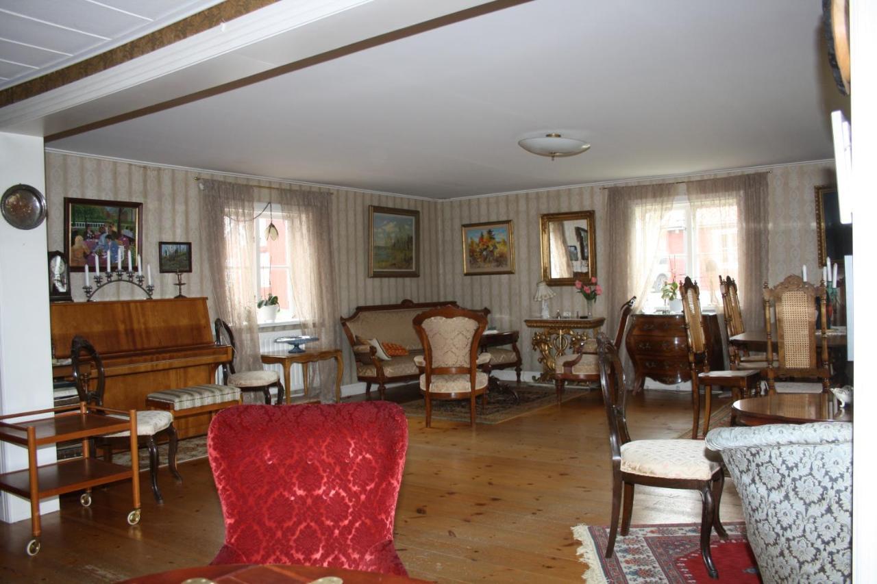 Ladugardens Pub & Sal Apartment Enhorna Bagian luar foto
