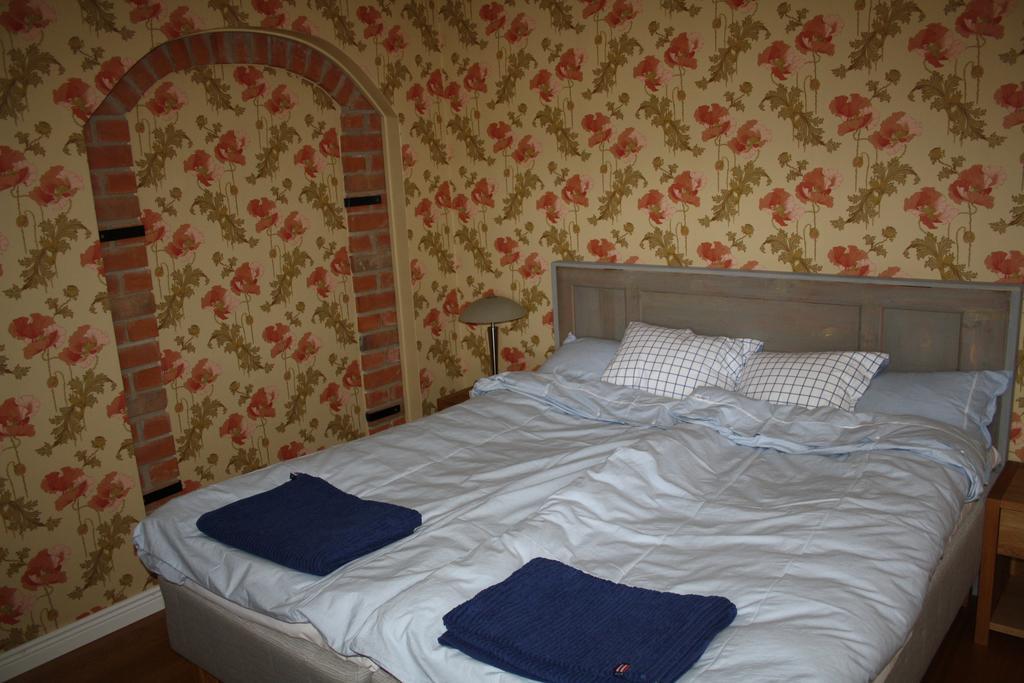 Ladugardens Pub & Sal Apartment Enhorna Bagian luar foto