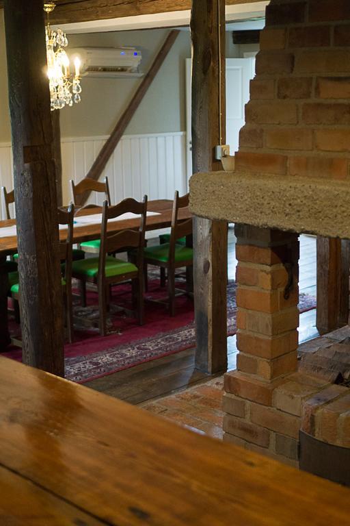 Ladugardens Pub & Sal Apartment Enhorna Bagian luar foto