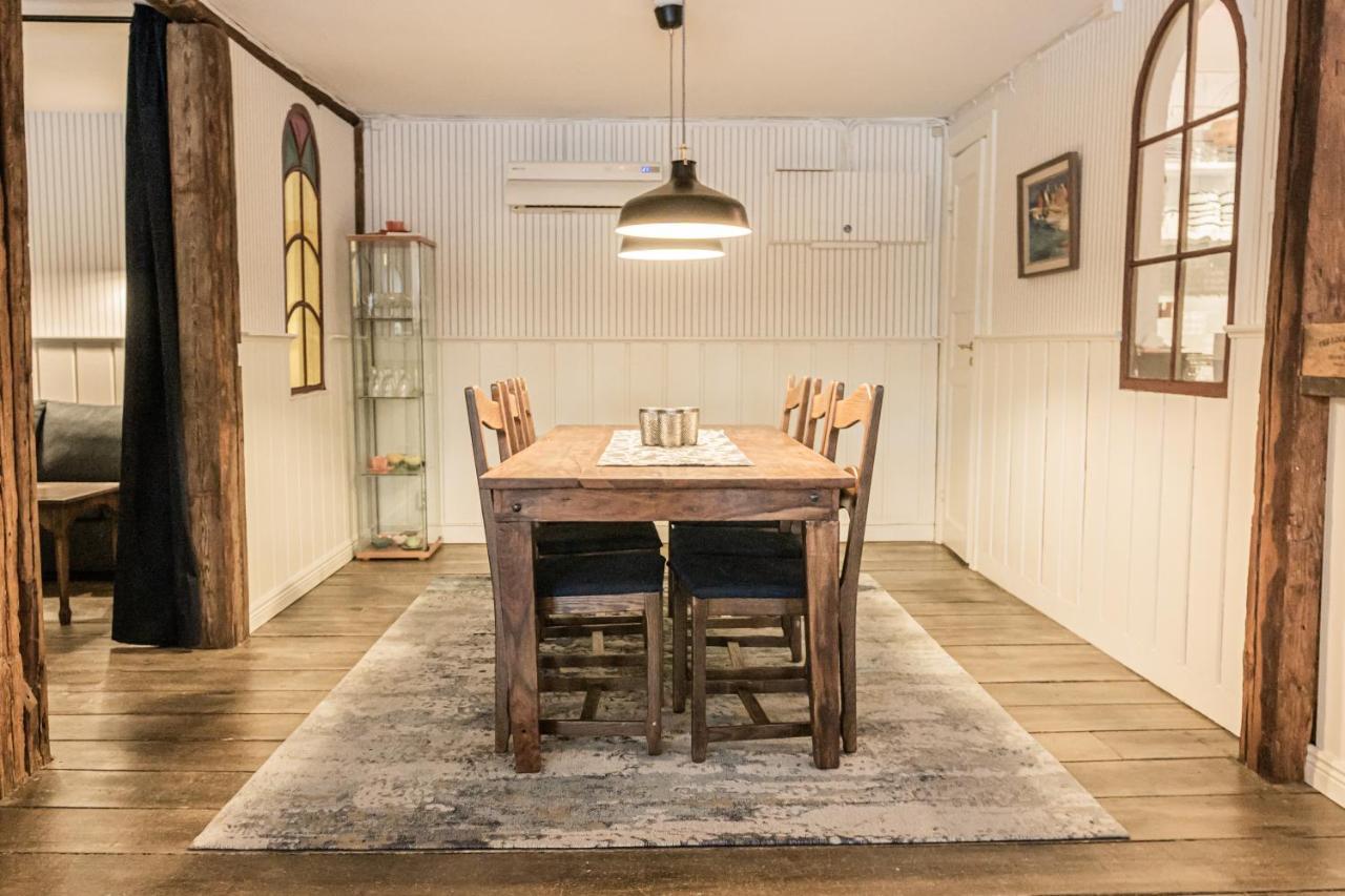 Ladugardens Pub & Sal Apartment Enhorna Bagian luar foto