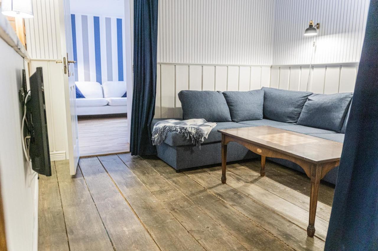 Ladugardens Pub & Sal Apartment Enhorna Bagian luar foto