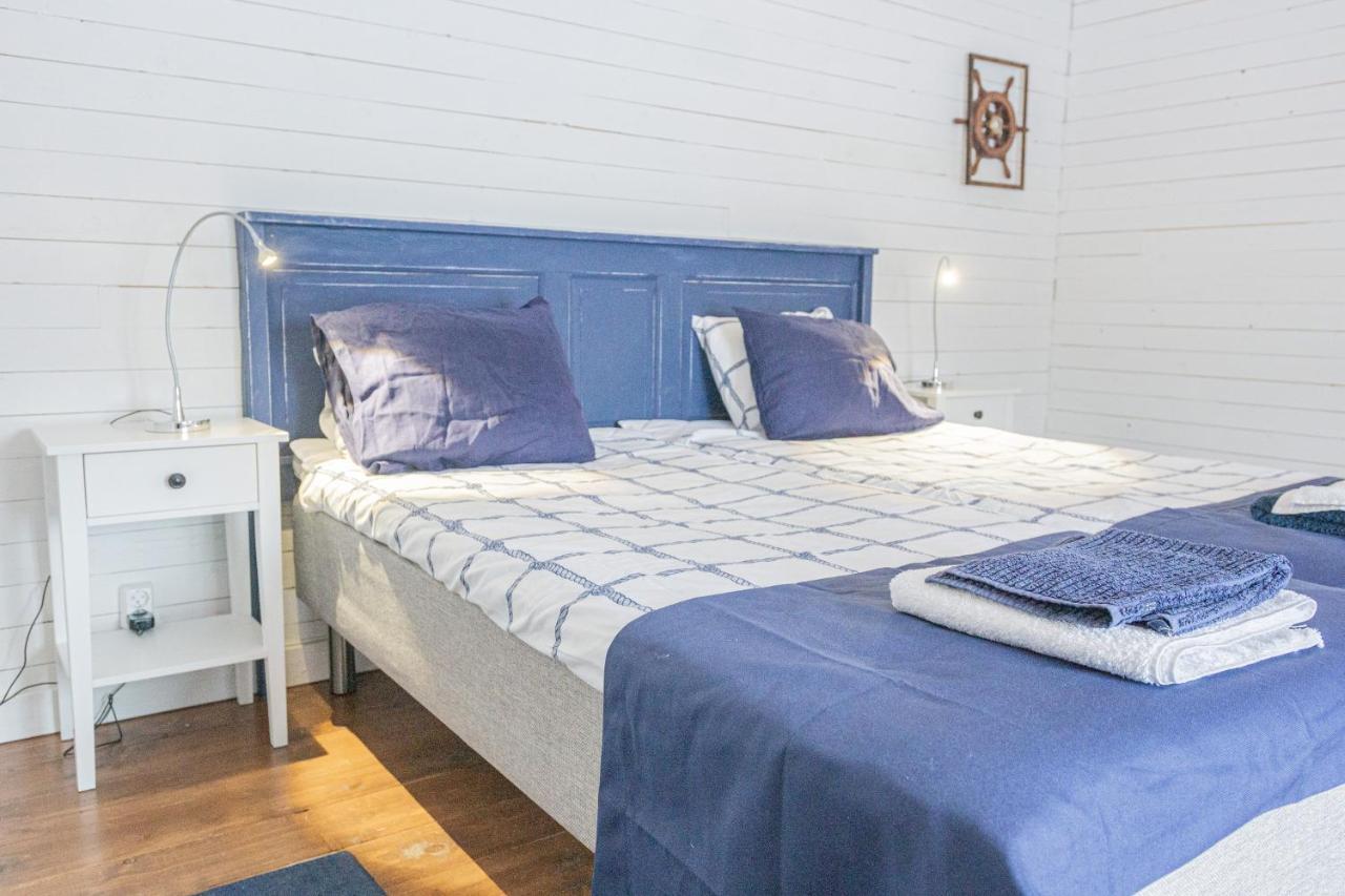 Ladugardens Pub & Sal Apartment Enhorna Bagian luar foto